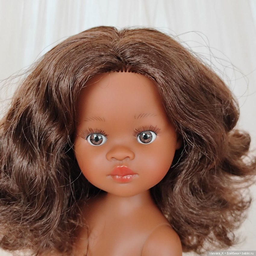 Paola Reina Нора с каштановыми кудрями, 32 см