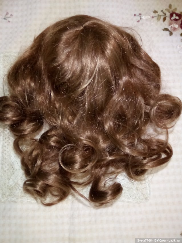 Красивый парик для большой куклы от авторов Левениг, Ляйхт, Оранж на ОГ от 42 до 46