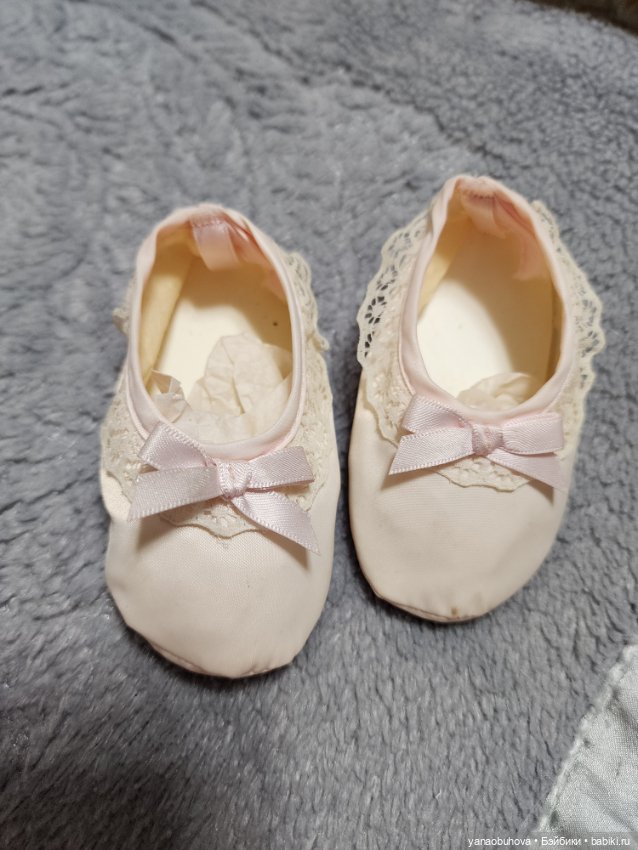 Винтажные розовые атласные пинетки-балетки для больших кукол