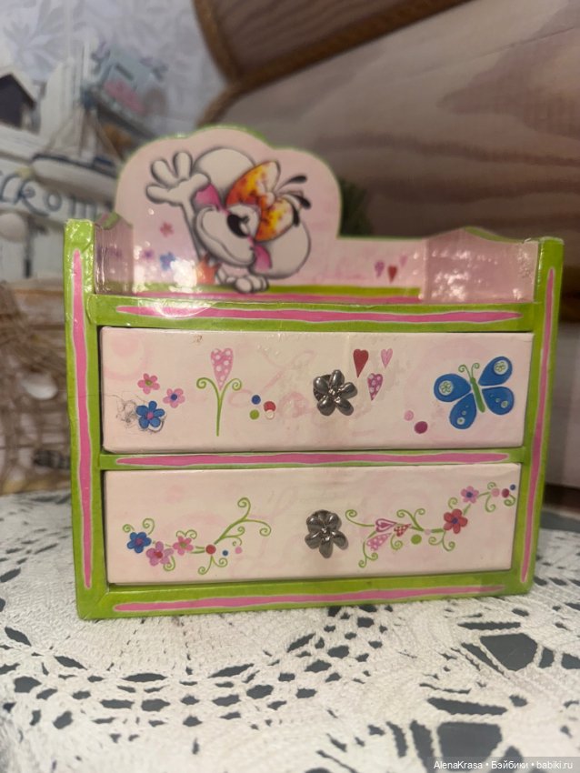 Комод для кукол и кукольных нудностей