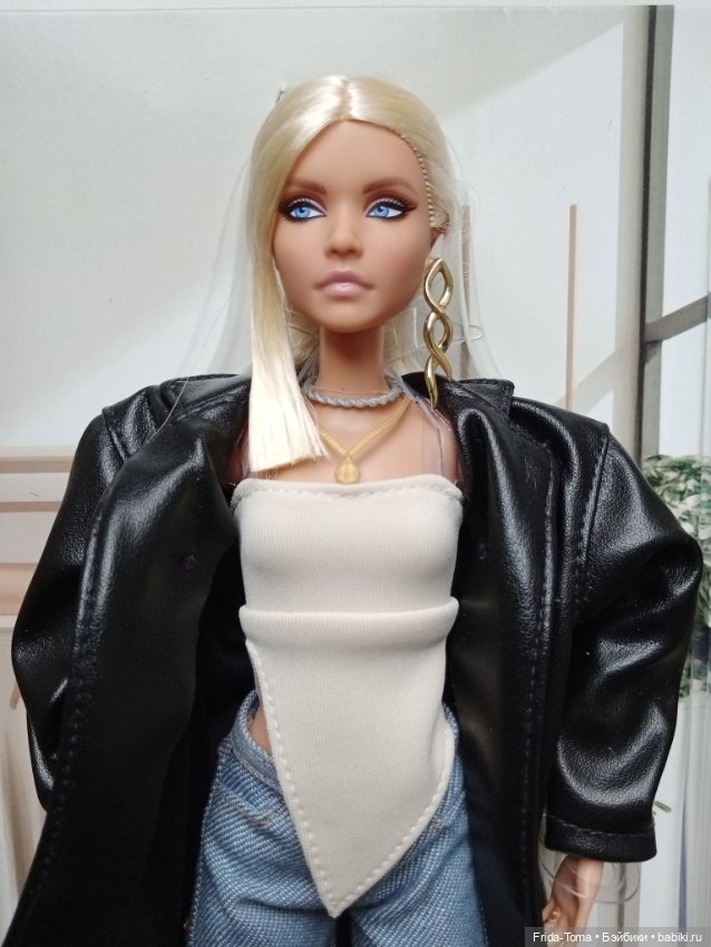 Кожаный плащ черный Барби Barbie Styled By Maeve Reilly обувь украшения (фото 2)