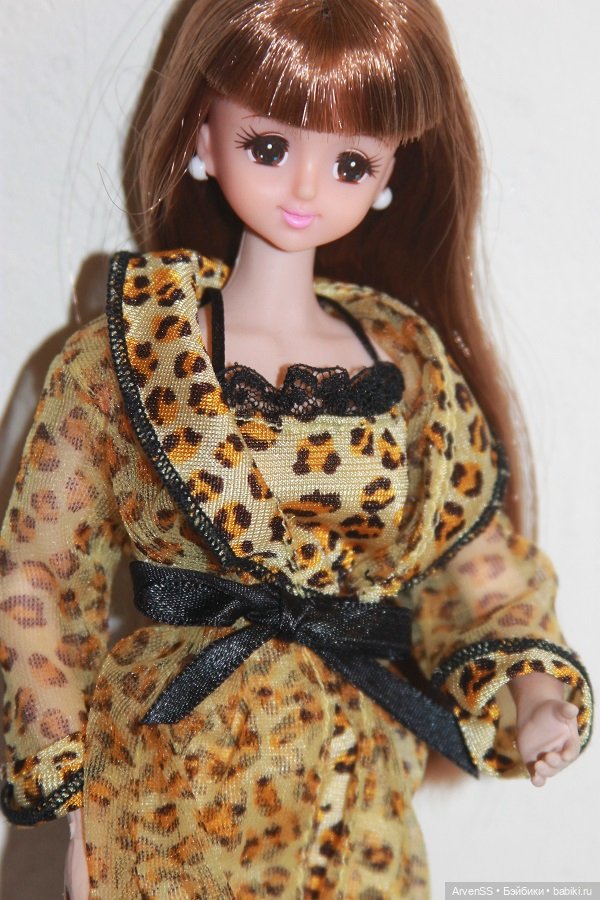 Голова Дженни шатенки компании Такара (фото 7)