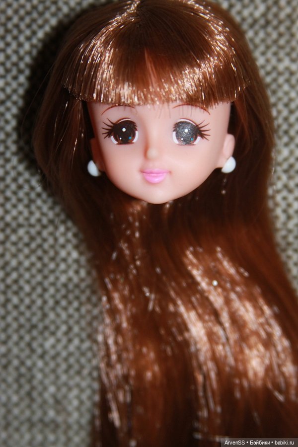 Голова Дженни шатенки компании Такара (фото 2)