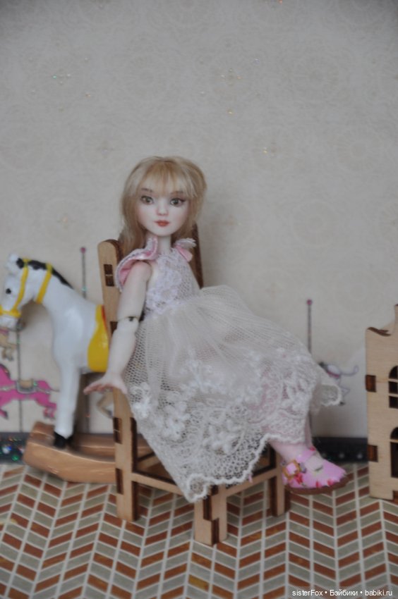 Шарнирная фарфоровая куколк Розочка (фото 4)