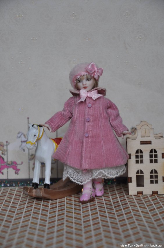 Шарнирная фарфоровая куколк Розочка (фото 2)