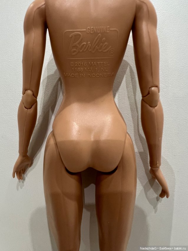 Тело Барби Супергерл с бедрами (фото 7)