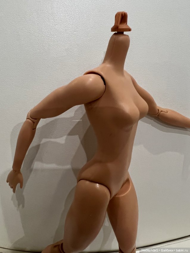 Тело Барби Супергерл с бедрами