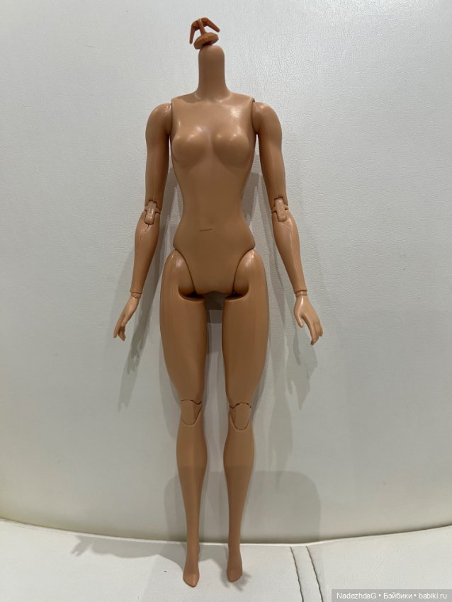 Тело Барби Супергерл с бедрами (фото 2)