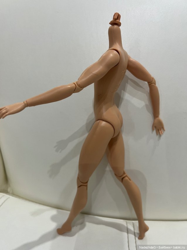 Тело Барби Супергерл с бедрами (фото 9)