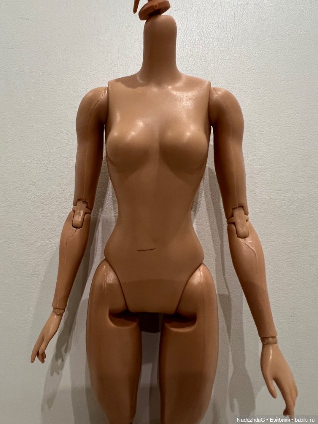Тело Барби Супергерл с бедрами (фото 4)
