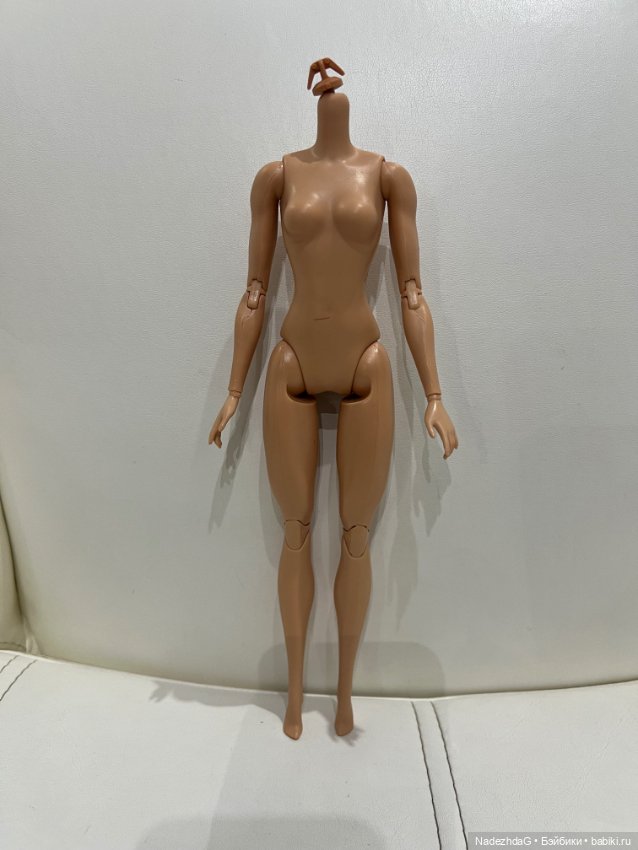 Тело Барби Супергерл с бедрами