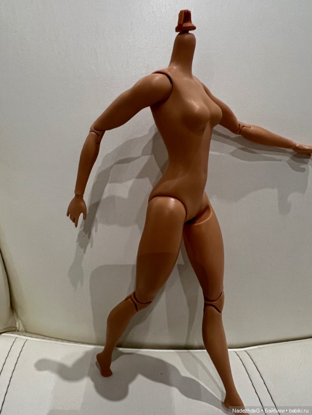 Тело Барби Супергерл с бедрами