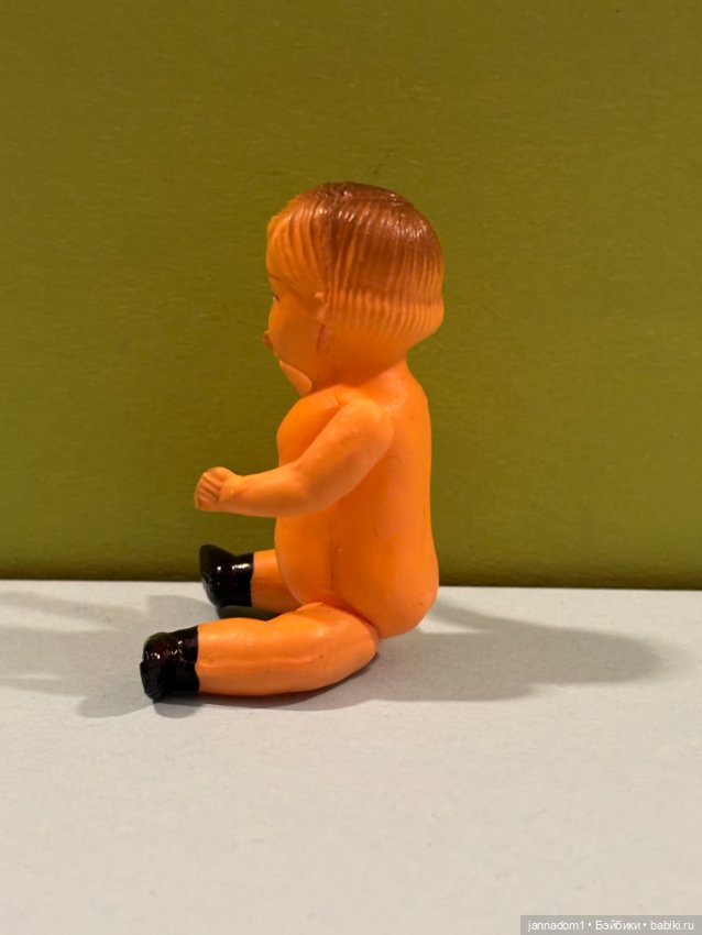 Целлулоидная куколка с рельефными волосами, высота 8,5 см (фото 2)