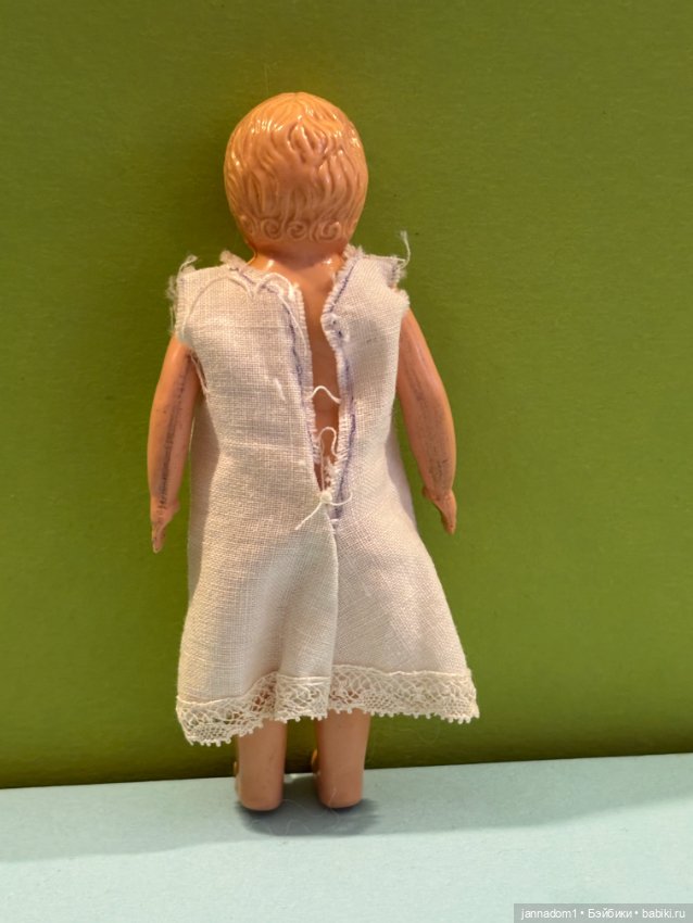 Целлулоидная ранняя куколка с рельефными волосами, высота 10,5 см (фото 2)