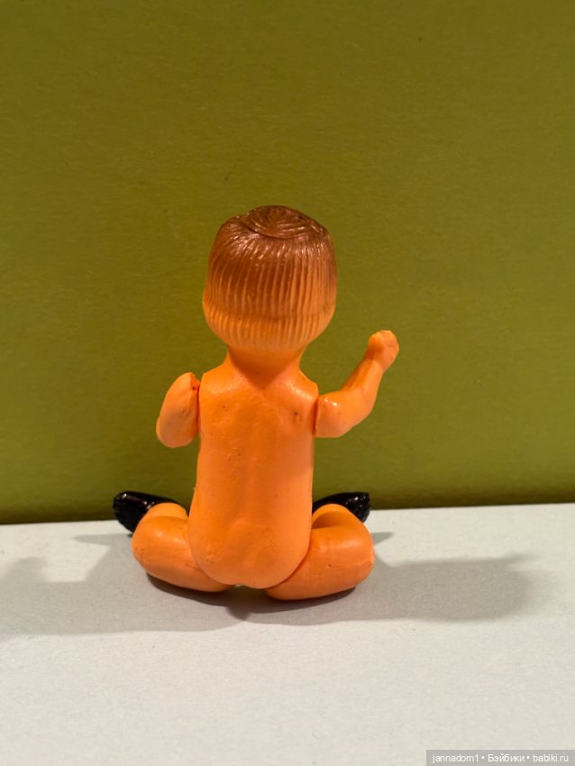 Целлулоидная куколка с рельефными волосами, высота 8,5 см (фото 3)