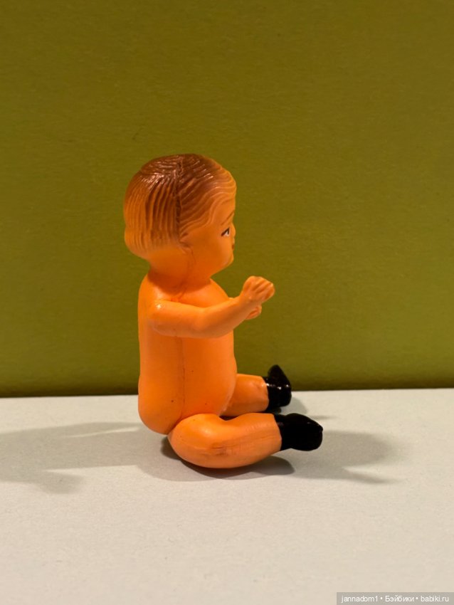 Целлулоидная куколка с рельефными волосами, высота 8,5 см (фото 4)