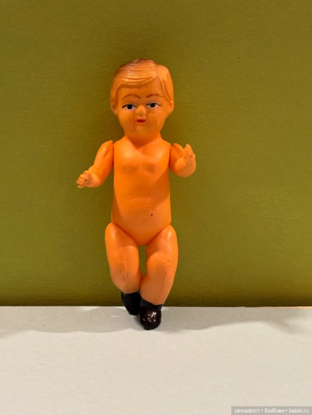 Целлулоидная куколка с рельефными волосами, высота 8,5 см (фото 5)