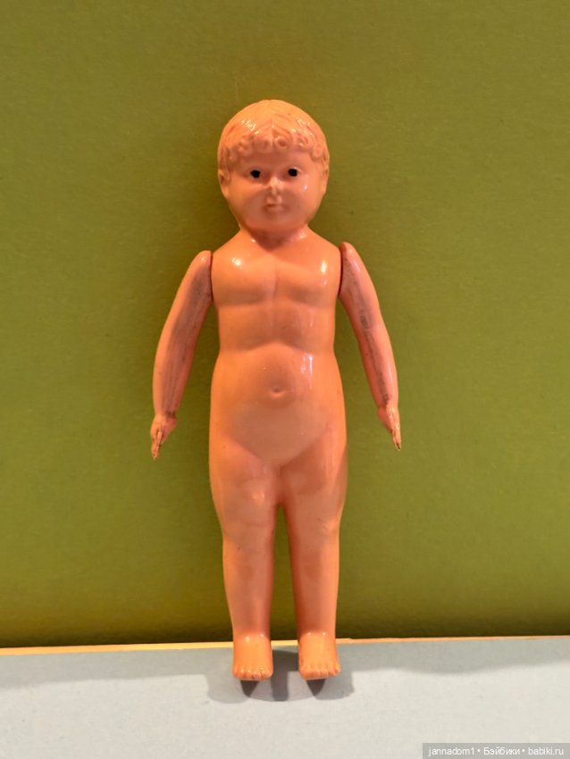 Целлулоидная ранняя куколка с рельефными волосами, высота 10,5 см (фото 3)