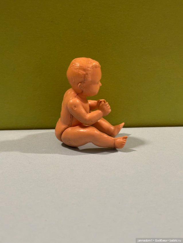 Целлулоидная куколка Minerva с рельефными волосами, высота 7 см (фото 4)