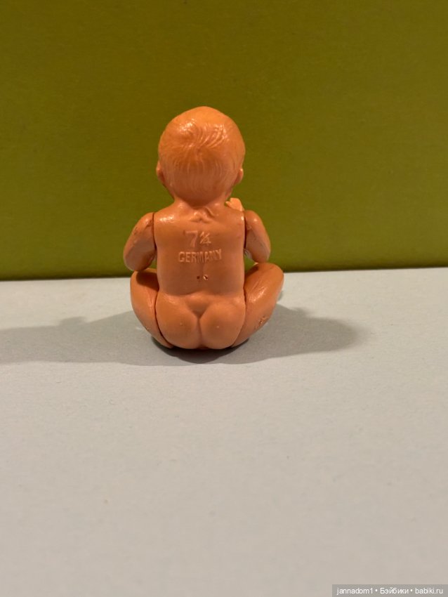 Целлулоидная куколка Minerva с рельефными волосами, высота 7 см (фото 2)