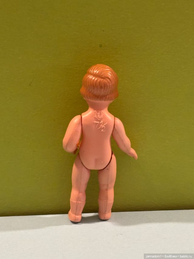 Целлулоидная куколка Celba с рельефными волосами, высота 7,5 см (фото 2)