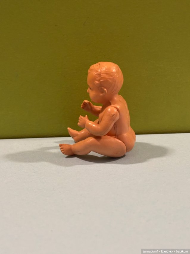 Целлулоидная куколка Minerva с рельефными волосами, высота 7 см (фото 3)