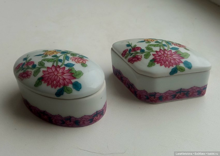 Лимож Франция. Пара миниатюрных шкатулок из фарфора