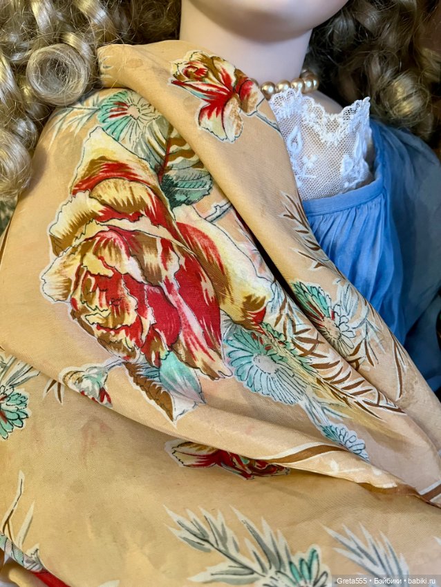 Старинный шелковый платочек с розами , для рукоделия . брошечка в подарок