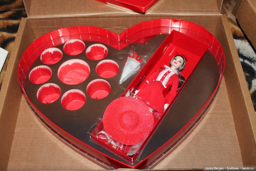 Коробка от Poppy Parker Be mine с шиппером (Integrity toys) (фото 2)