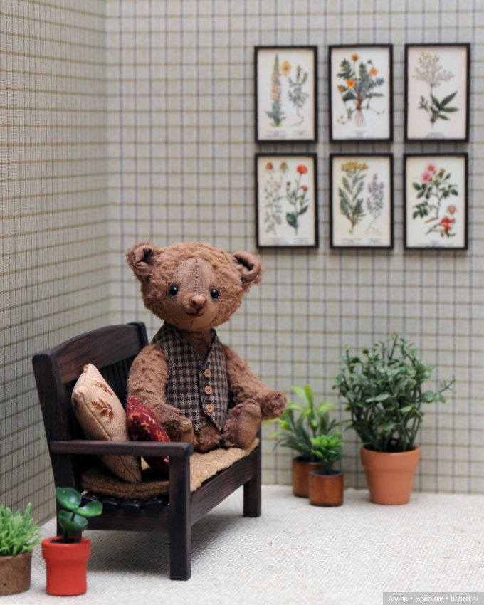 Маленькая скамеечка — Кукольная мебель