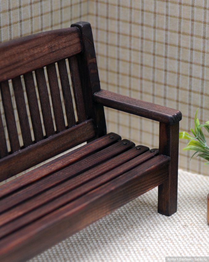 Маленькая скамеечка — Кукольная мебель (фото 7)