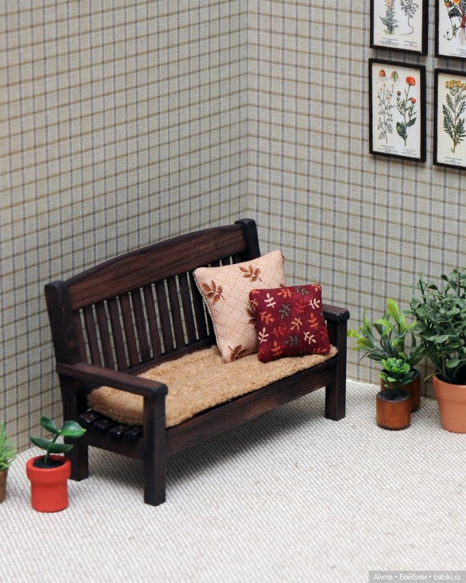 Маленькая скамеечка — Кукольная мебель (фото 3)
