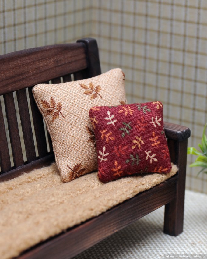 Маленькая скамеечка — Кукольная мебель (фото 5)