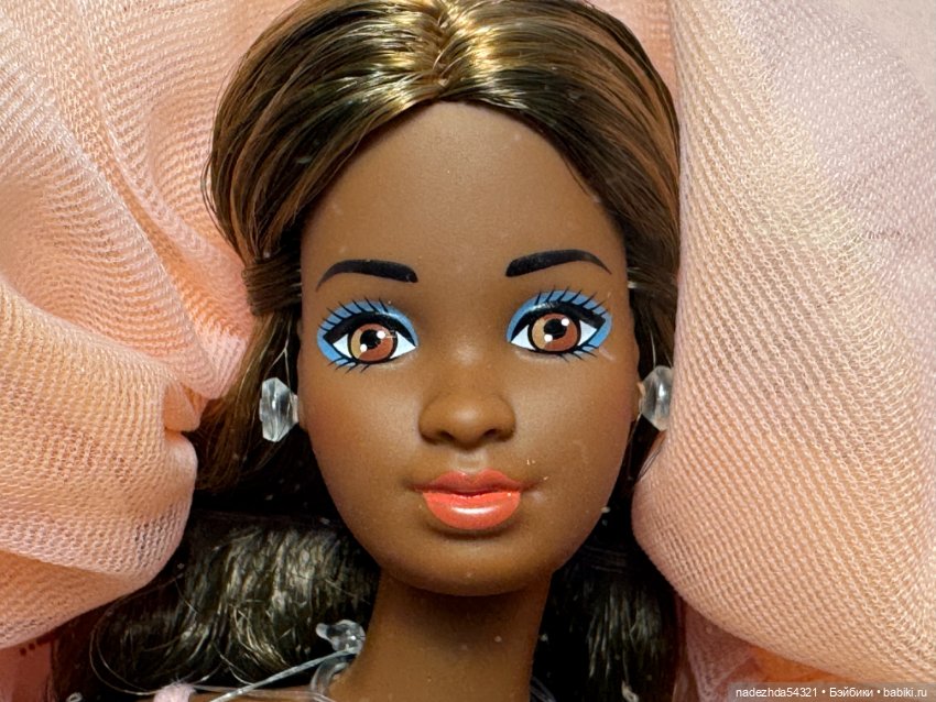 Барби "Персики и сливки" брюнетка (фото 4)