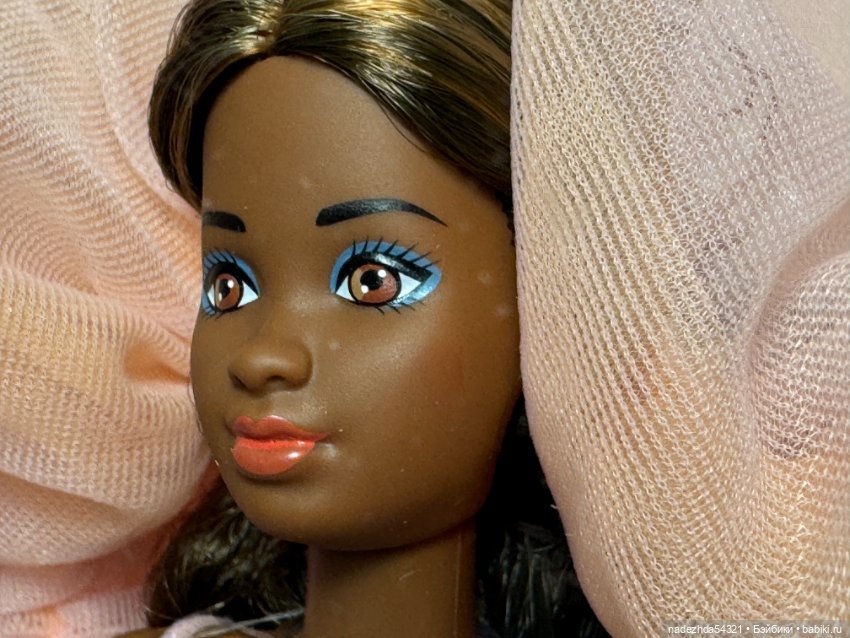 Барби "Персики и сливки" брюнетка (фото 7)