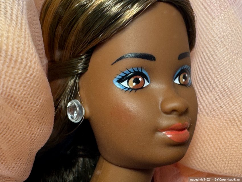 Барби "Персики и сливки" брюнетка (фото 6)