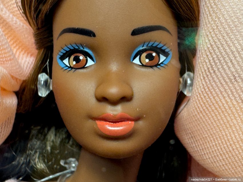 Барби "Персики и сливки" брюнетка (фото 8)