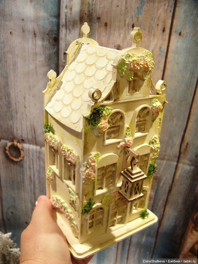 Красивый домик - светильник для кукол