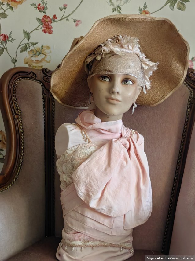 Антикварная кукла-шляпный манекен