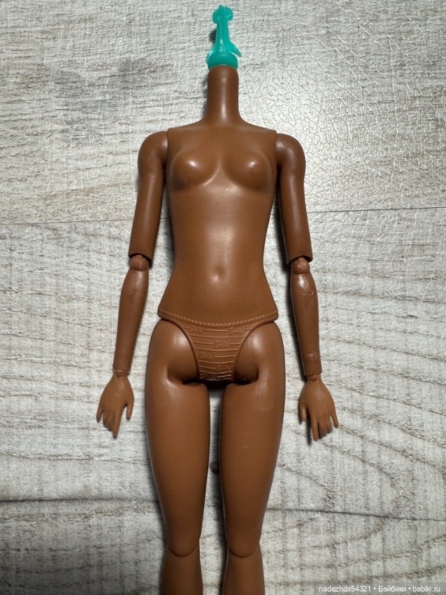 Тело Барби Экстра 1 в радужной шубке (фото 2)