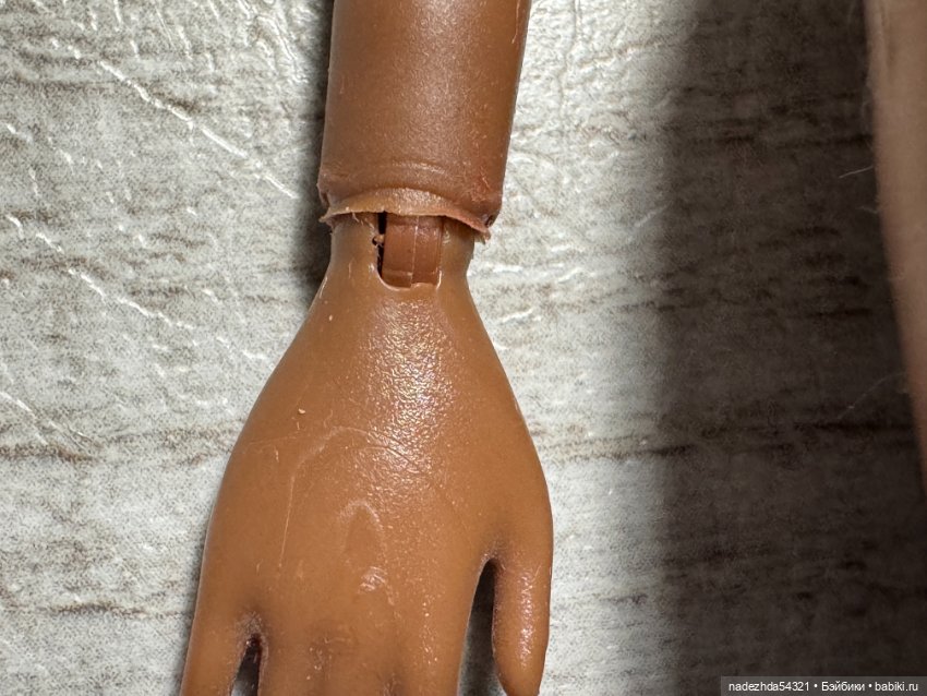 Тело Барби Экстра 1 в радужной шубке (фото 6)