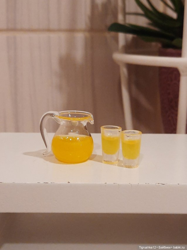 Кувшин с соком и стаканчики (фото 2)
