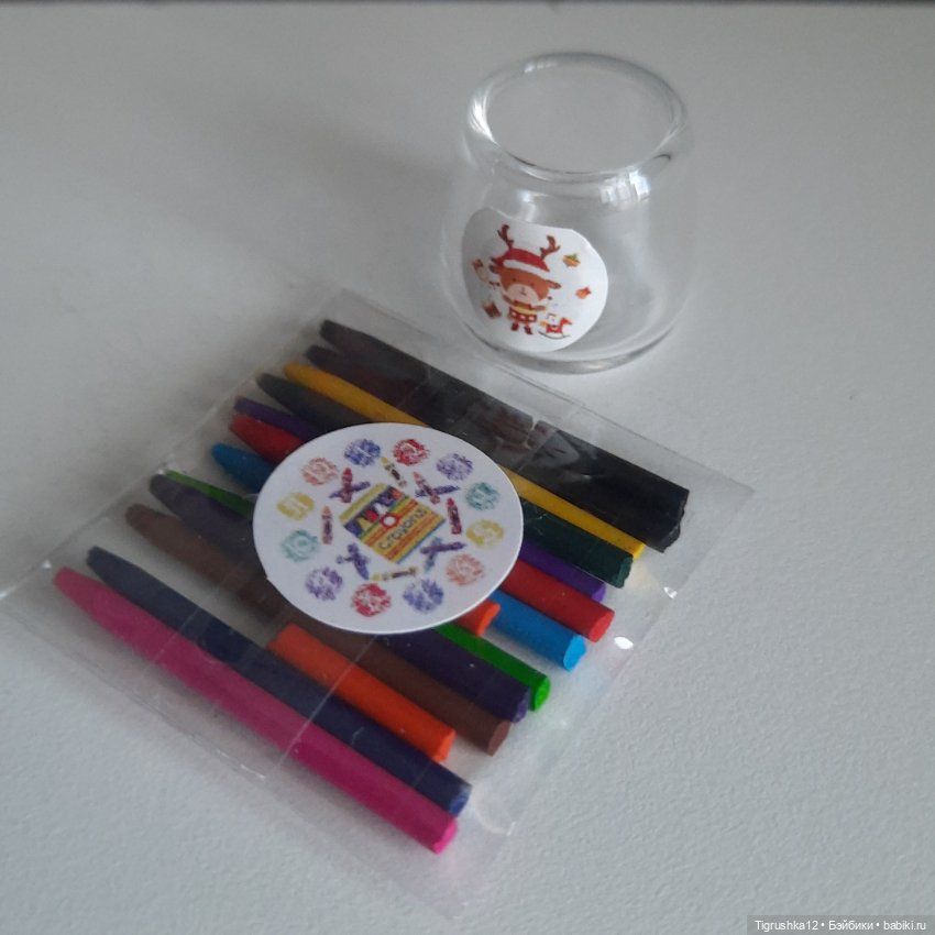 Набор с карандашами — Аксессуары для кукольных фотосессий