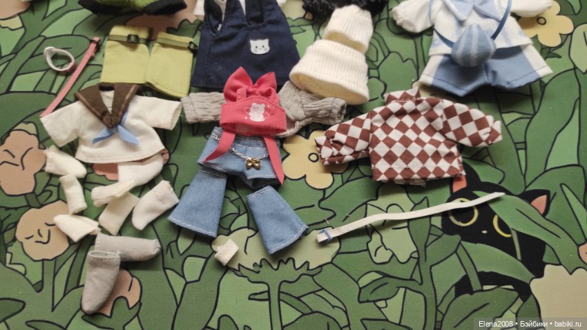 Лот одежды на шарнирных кукол из блайндбоксов