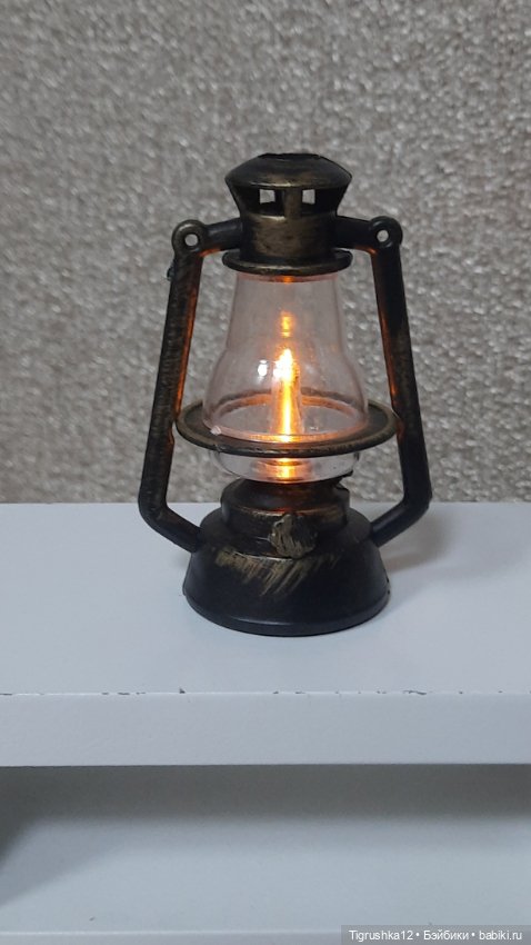 Керасиновая лампа светит#