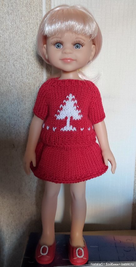 Клепа Паола Рейна с розовыми волосами