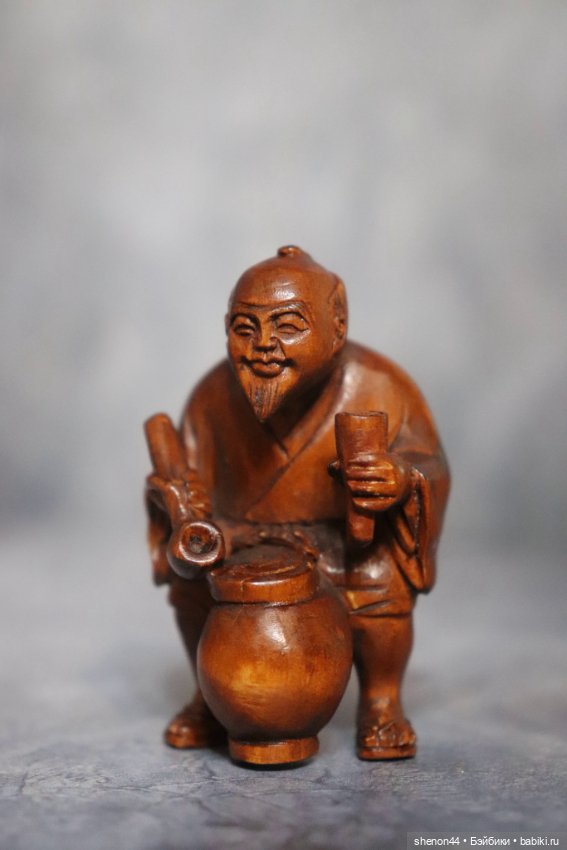 Нэцкэ "Продавец пива" — Статуэтки