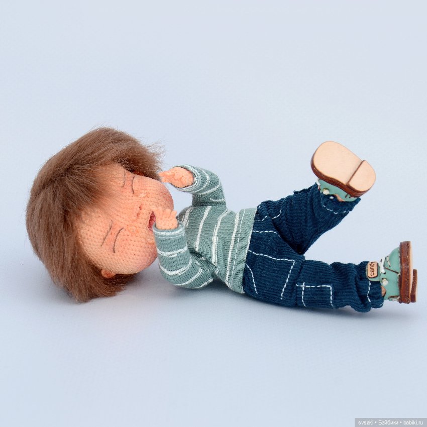 Плакса (коллекционная интерьерная кукла, вязаная крючком) (фото 3)