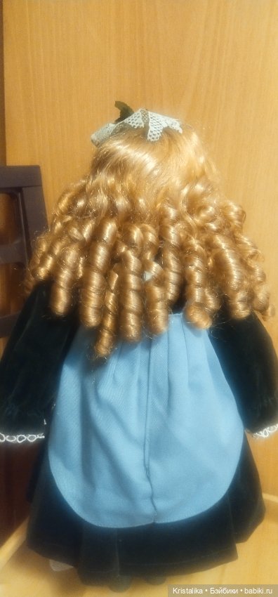 Винтажная фарфоровая кукла Anco 2001 с расписанным вручную фартуком (фото 3)