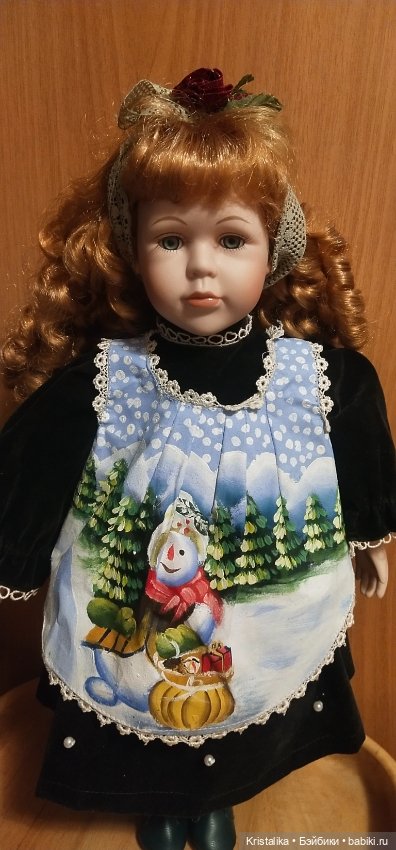 Винтажная фарфоровая кукла Anco 2001 с расписанным вручную фартуком